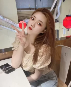 瑜伽一字马老师