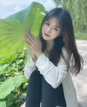 肤白貌美身材一流，粉嫩鲍鱼玩得开