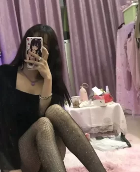 兼职小姐姐逼紧粉嫩，身材丰满风骚迷人